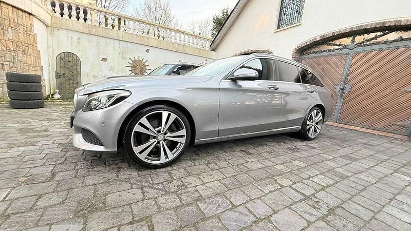 Gebraucht Mercedes C300 245 PS (180 kW) 2016 Silber Kombi