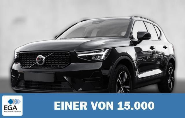 Schwarz metallic Gebraucht 2023 Volvo XC40 Plus SUV | 33.420 € (Fairer Preis) - Bild 1/4
