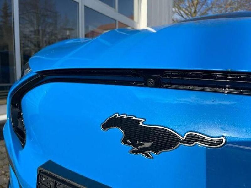 Gebraucht Ford Mustang Mach-E Premium 197 kW (269 PS) 2023 Grabber blue metallic SUV