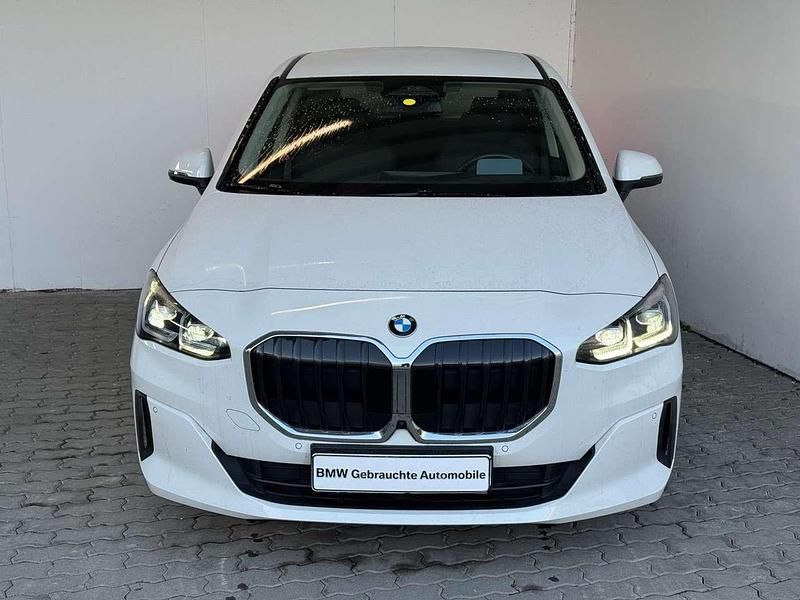 Alpinweiss Gebraucht 2023 BMW 220 Kombi | 28.498 € (Fairer Preis) - Bild 1/4