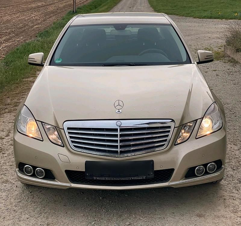 Gelb Gebraucht 2009 Mercedes E350 Elegance Limousine | 7.800 € (Superpreis) - Bild 1/4