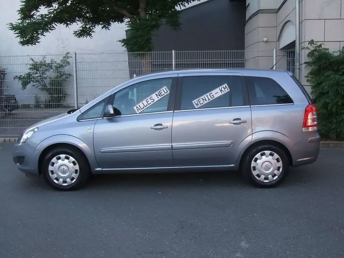 Gebraucht Opel Zafira Family 140 PS (102 kW) 2011 Grau Van / Kleinbus