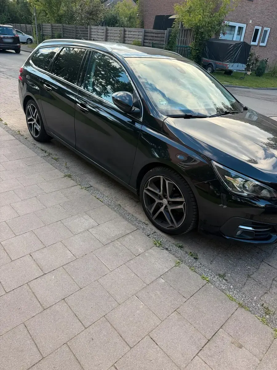 Gebraucht Peugeot 308 120 PS (88 kW) 2017 Schwarz Kombi