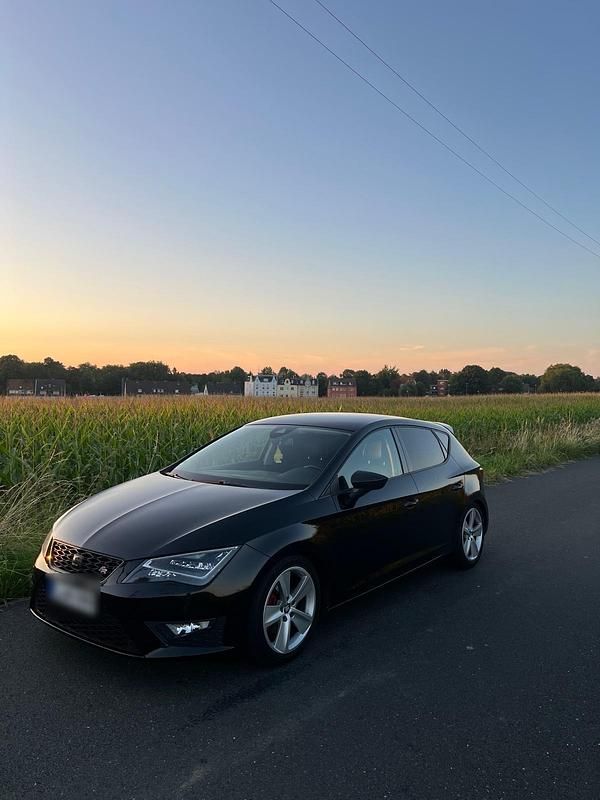 Schwarz Gebraucht 2015 Seat Leon ST FR Kombi | 10.999 € (Fairer Preis) - Bild 1/4