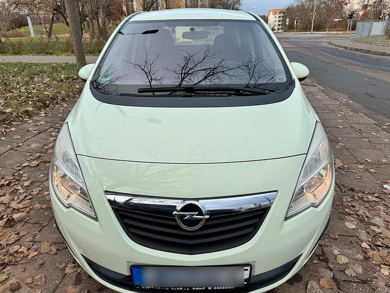 Gebraucht Opel Meriva 120 PS (88 kW) 2013 Weiß Van / Kleinbus