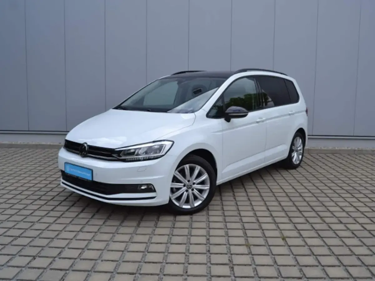 Gebraucht VW Touran Highline 150 PS (110 kW) 2024 Weiß Van / Kleinbus