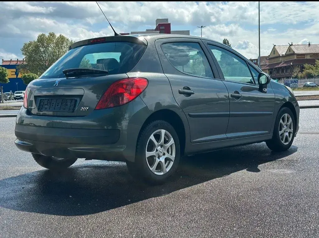 Gebraucht Peugeot 207 Urban Move 95 PS (69 kW) 2008 Grau Limousine