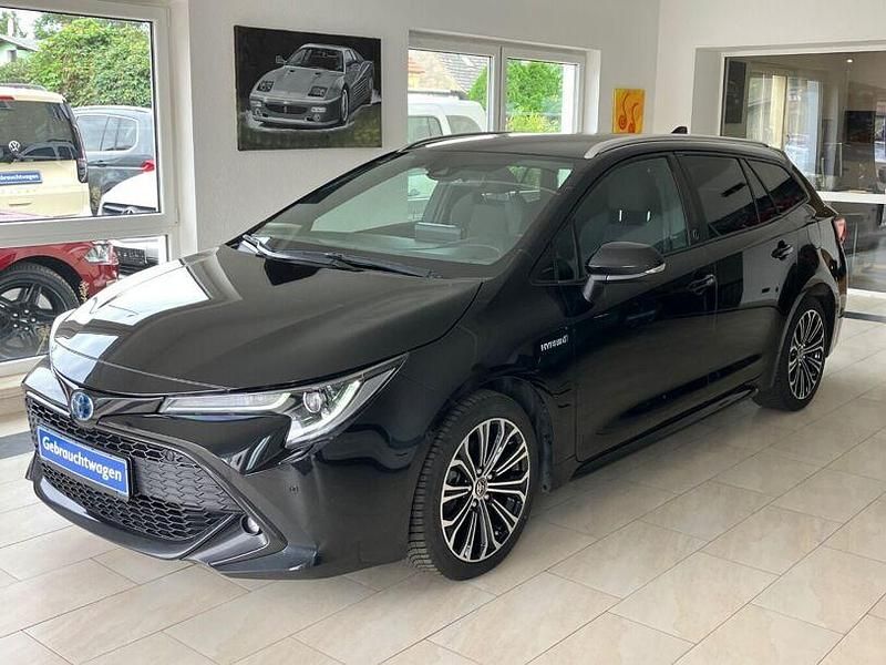 Night time black Gebraucht 2021 Toyota Corolla Team Kombi | 20.990 € (Fairer Preis) - Bild 1/4