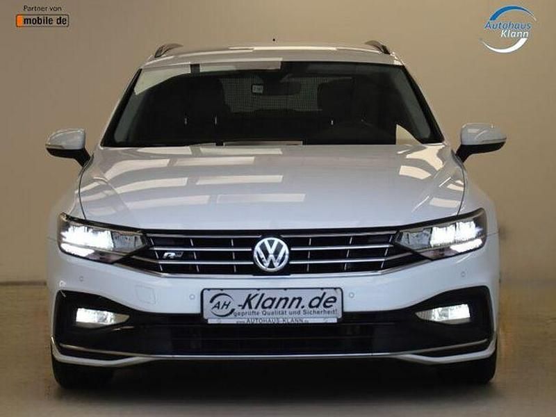 Gebraucht VW Passat R-line 150 PS (110 kW) 2020 Sonderlackierung pure white (metallic) Kombi