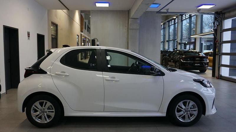 Neu Mazda 2 Center-Line 116 PS (85 kW) 2025 Weiß Limousine