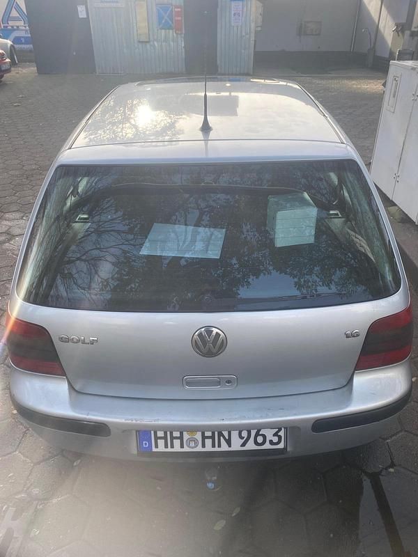 Grau Gebraucht 2001 VW Golf IV Kleinwagen | 2.799 € (Fairer Preis) - Bild 1/4