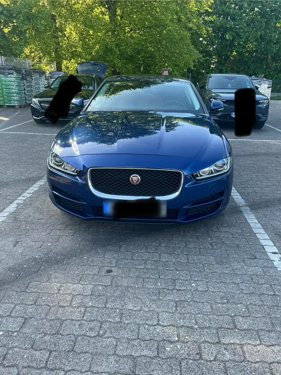 Używany Jaguar XE 179 KM (131 kW) 2016 Niebieski Sedan/Limuzyna