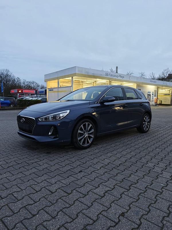 Gebraucht Hyundai i30 140 PS (102 kW) 2017 Blau Limousine