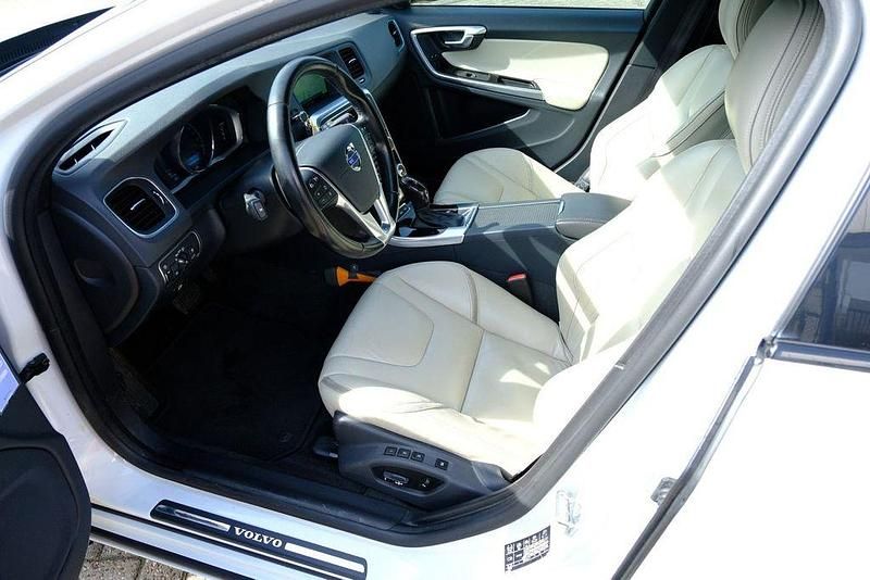 Gebraucht Volvo V60 163 PS (119 kW) 2015 Weiß Kombi