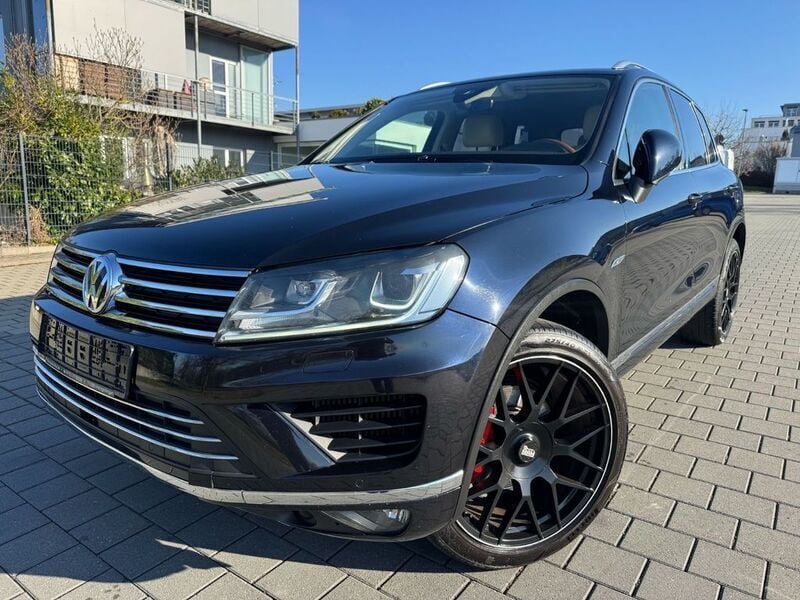 Blau Gebraucht 2016 VW Touareg Terrain Tech SUV | 13.980 € (Fairer Preis) - Bild 1/4