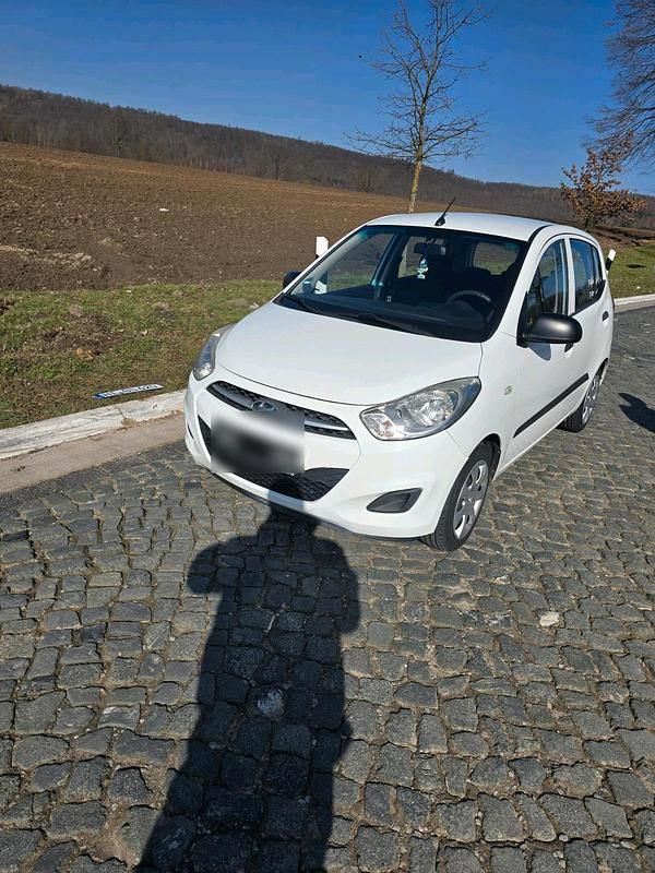 Gebraucht Hyundai i10 69 PS (50 kW) 2011 Weiß Kleinwagen