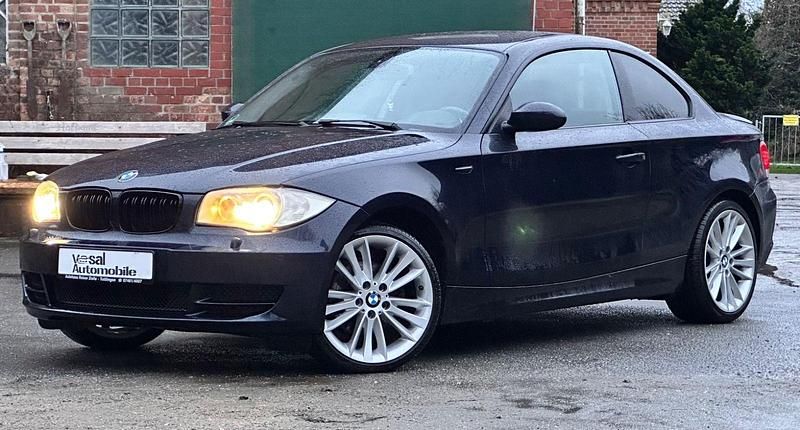 Blau Gebraucht 2009 BMW 120 Coupé Advantage Coupé | 9.199 € (Fairer Preis) - Bild 1/4