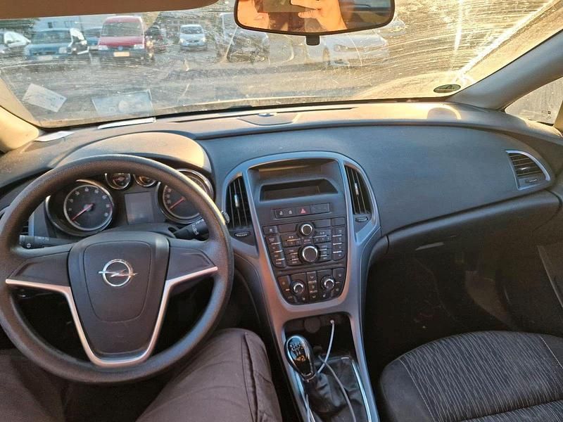 Blau Gebraucht 2013 Opel Astra Edition Limousine | 4.500 € (Guter Preis) - Bild 1/4