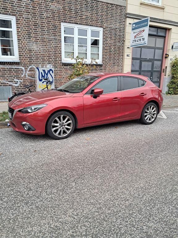 Rot Gebraucht 2016 Mazda 3 Urban Limited Limousine | 11.250 € (Fairer Preis) - Bild 1/3