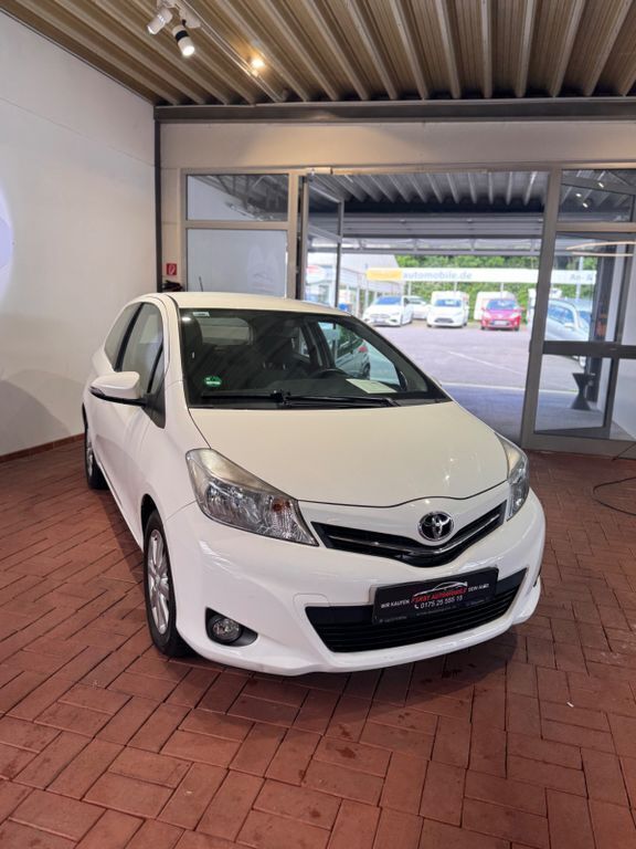 Weiß Gebraucht 2013 Toyota Yaris Cool Kleinwagen | 5.590 € (Fairer Preis) - Bild 1/4
