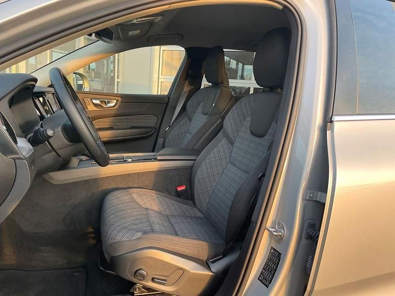 Gebraucht Volvo XC60 Core 250 PS (183 kW) 2025 Silber SUV