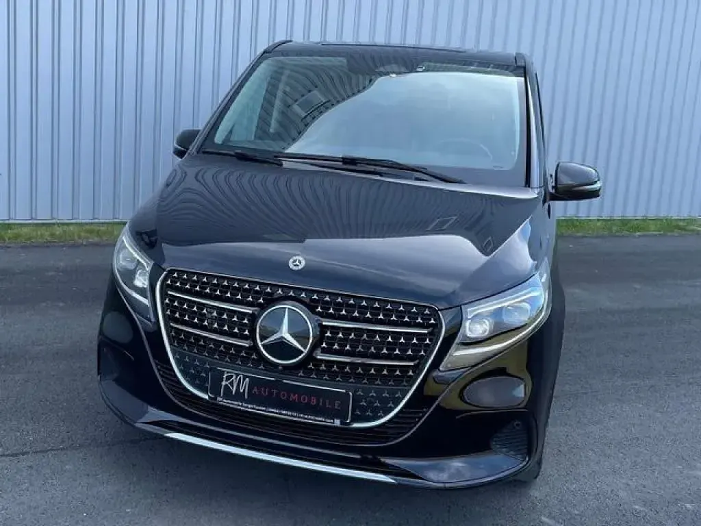 Gebraucht Mercedes 300 Avantgarde 237 PS (174 kW) 2024 Obsidianschwarz metallic (metallic) Kombi
