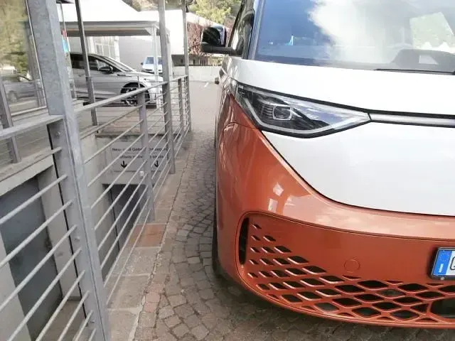 Gebraucht VW ID. Buzz Pro 150 kW (204 PS) 2023 Orange Van / Kleinbus