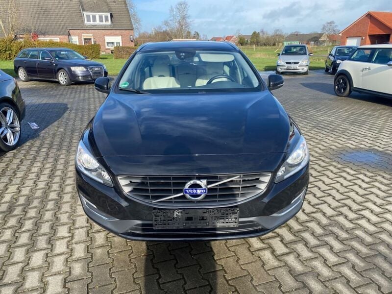 Schwarz Gebraucht 2016 Volvo V60 Ocean Race Kombi | 11.950 € (Fairer Preis) - Bild 1/4