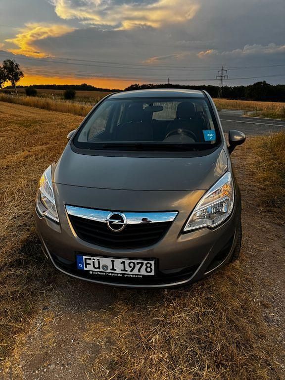 Braun Gebraucht 2010 Opel Meriva Van / Kleinbus | 4.850 € (Guter Preis) - Bild 1/4