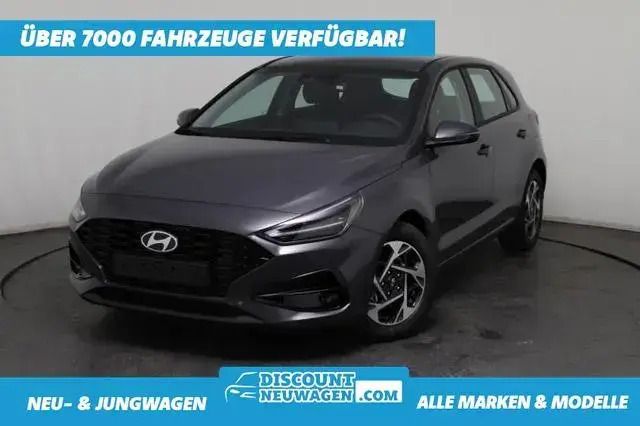 Grau, ecotronic grey Neu 2025 Hyundai i30 GO! Limousine | 23.390 € (Fairer Preis) - Bild 1/4