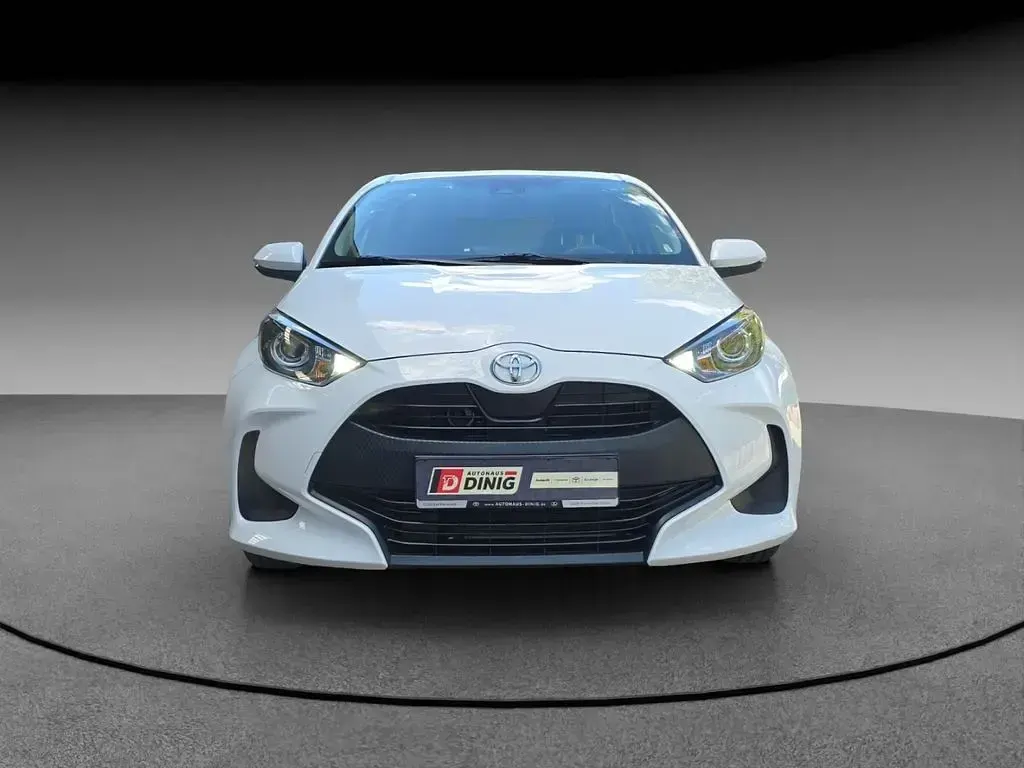 Gebraucht Toyota Yaris Basis 72 PS (52 kW) 2022 Weiß Kleinwagen
