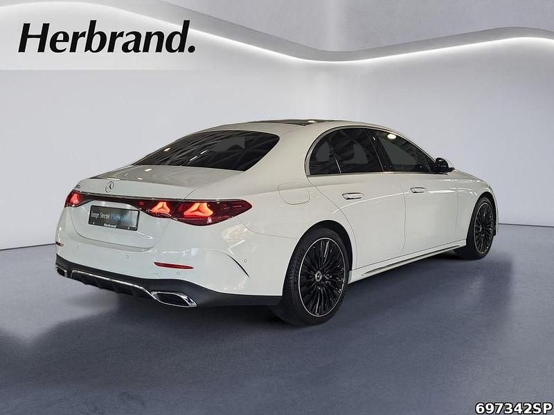 Gebraucht Mercedes E300 AMG 313 PS (230 kW) 2024 Unilack polarweiß Limousine