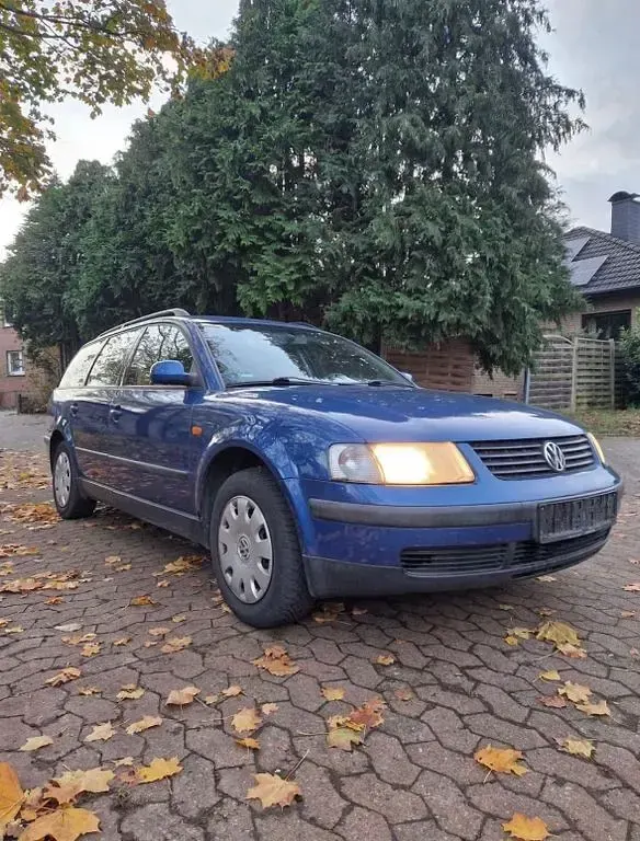 Usata VW Passat Basis 101 CV (74 kW) 1998 Blu Station wagon
