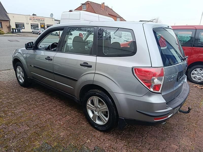 Gebraucht Subaru Forester Active 147 PS (108 kW) 2011 Grau SUV