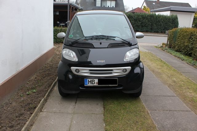 Schwarz Gebraucht 2001 Smart ForTwo Coupé Passion Coupé | 3.900 € - Bild 1/2