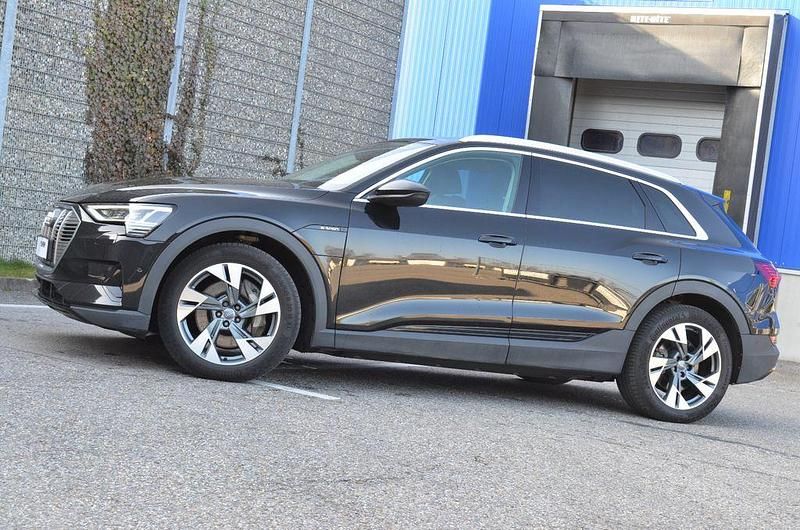 Gebraucht Audi e-tron Sport 158 kW (215 PS) 2020 Schwarz SUV