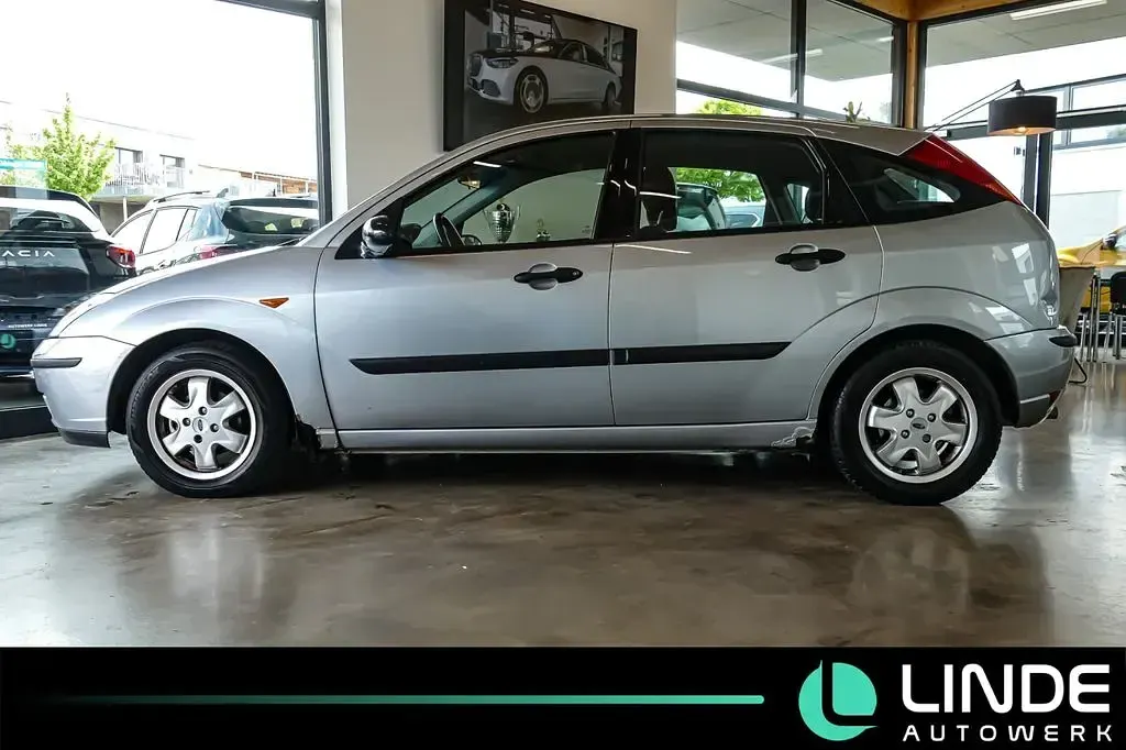 Gebraucht Ford Focus Trend 101 PS (74 kW) 2002 Silber Limousine