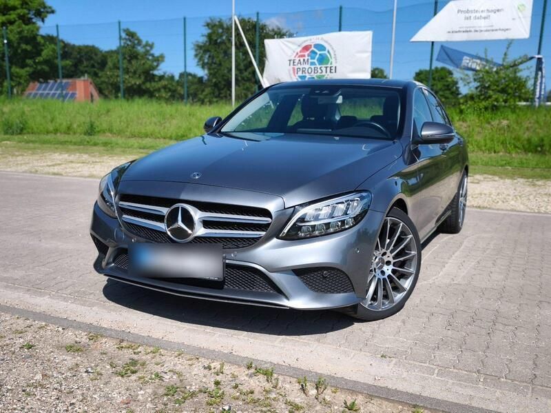 Grau Gebraucht 2020 Mercedes C180 Limousine | 22.340 € (Superpreis) - Bild 1/4