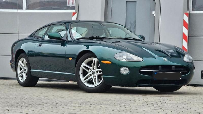Grün Gebraucht 2004 Jaguar XK8 Coupé | 16.480 € (Fairer Preis) - Bild 1/4