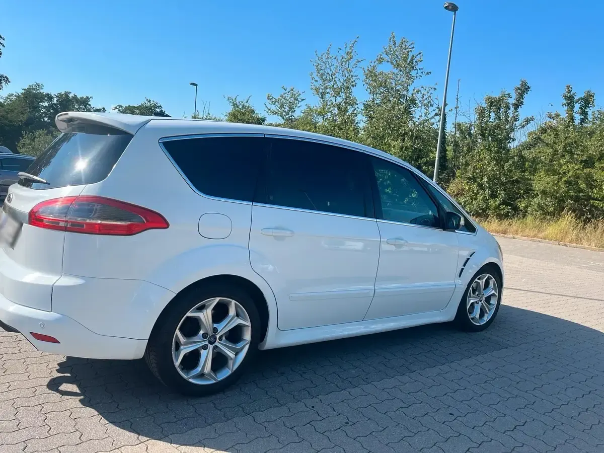 Gebraucht Ford S-MAX Titanium 163 PS (119 kW) 2015 Weiß Van / Kleinbus