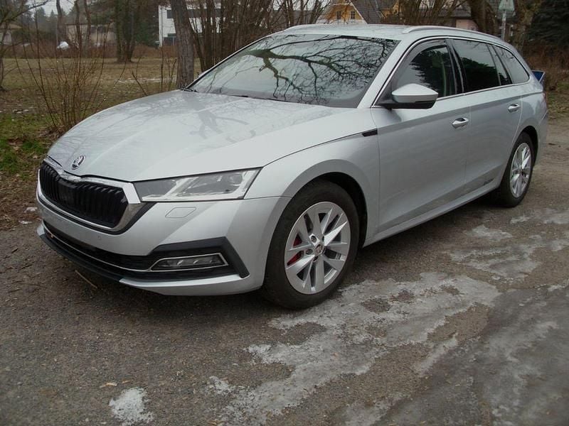 Silber Gebraucht 2021 Skoda Octavia G-TEC First Edition Limousine | 19.500 € (Fairer Preis) - Bild 1/4