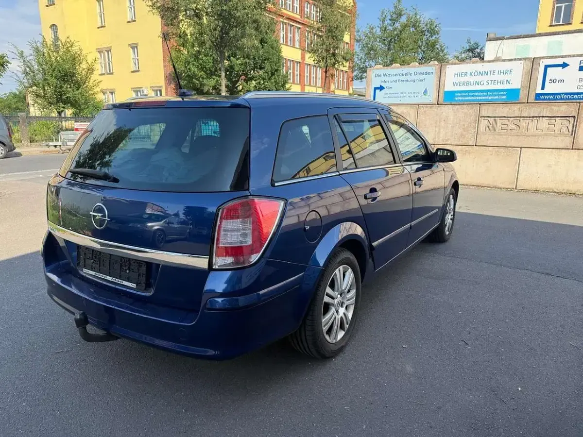 Gebraucht Opel Astra Edition+ 140 PS (102 kW) 2009 Blau Kombi