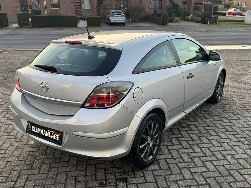 Gebraucht Opel Astra GTC Selection 90 PS (66 kW) 2010 Silber Limousine