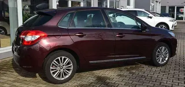 Gebraucht Citroën C4 Tendance 120 PS (88 kW) 2011 Rot (metallic) Kleinwagen