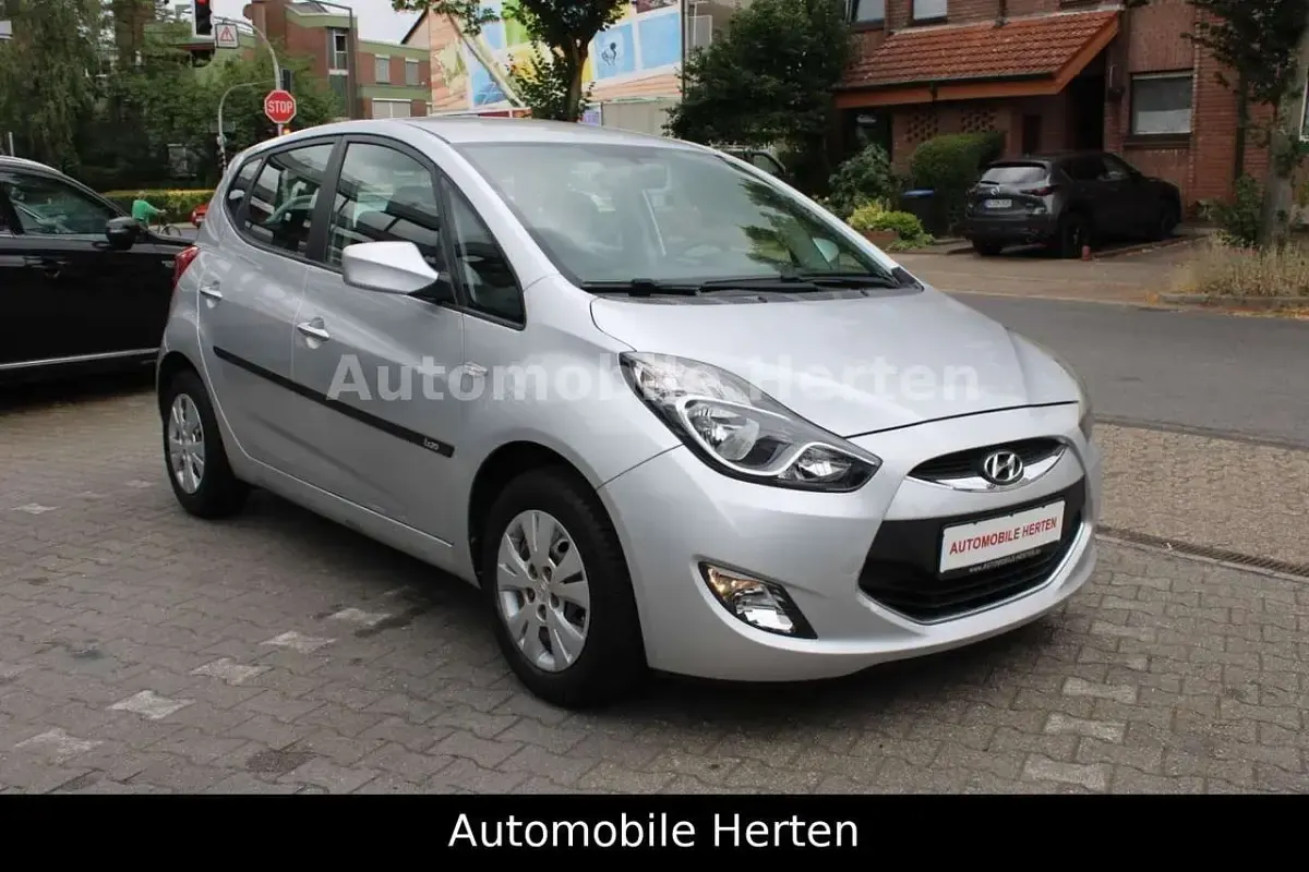 Gebraucht Hyundai ix20 Edition 125 PS (91 kW) 2014 Silber Kleinwagen
