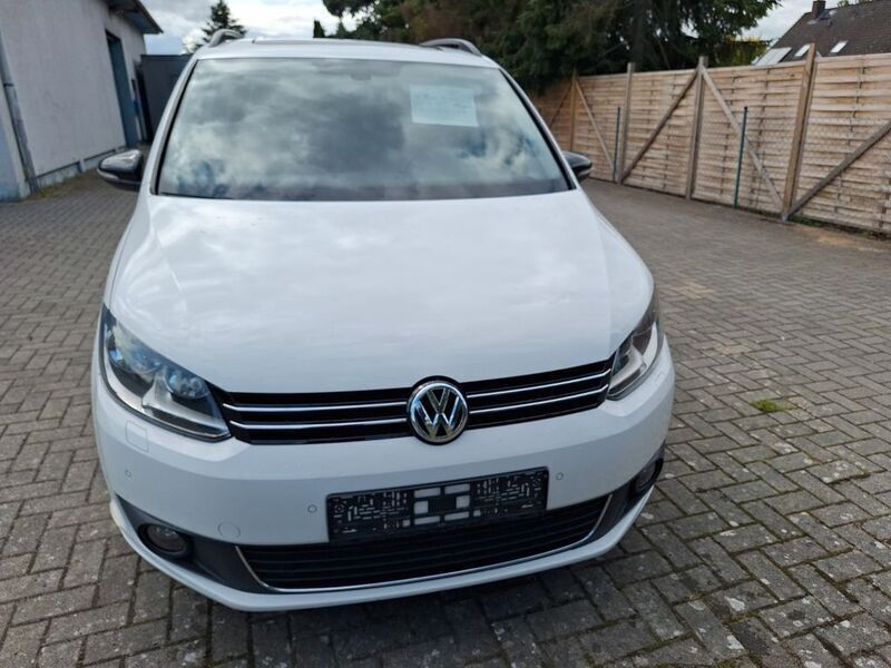 Weiß Gebraucht 2012 VW Touran Match Van / Kleinbus | 6.500 € (Guter Preis) - Bild 1/4