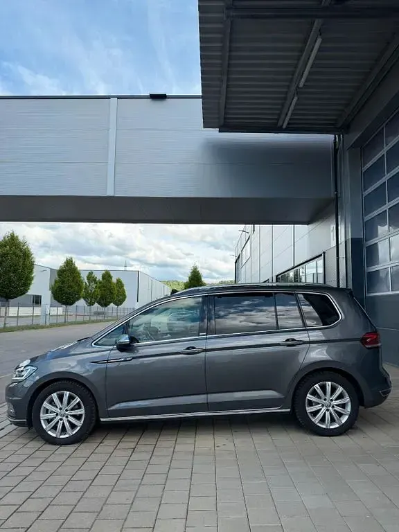 Gebraucht VW Touran Highline 150 PS (110 kW) 2015 Grau Van / Kleinbus