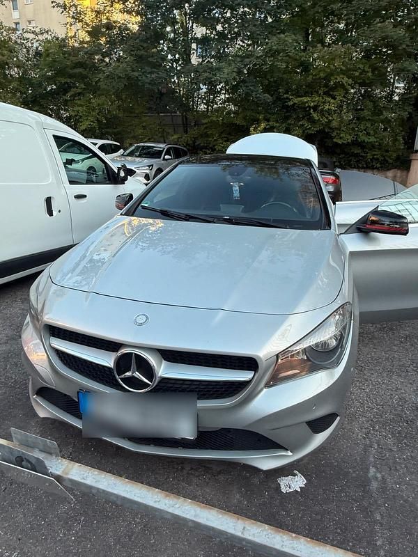 Silber Gebraucht 2016 Mercedes CLA220 Limousine | 13.900 € (Fairer Preis) - Bild 1/4