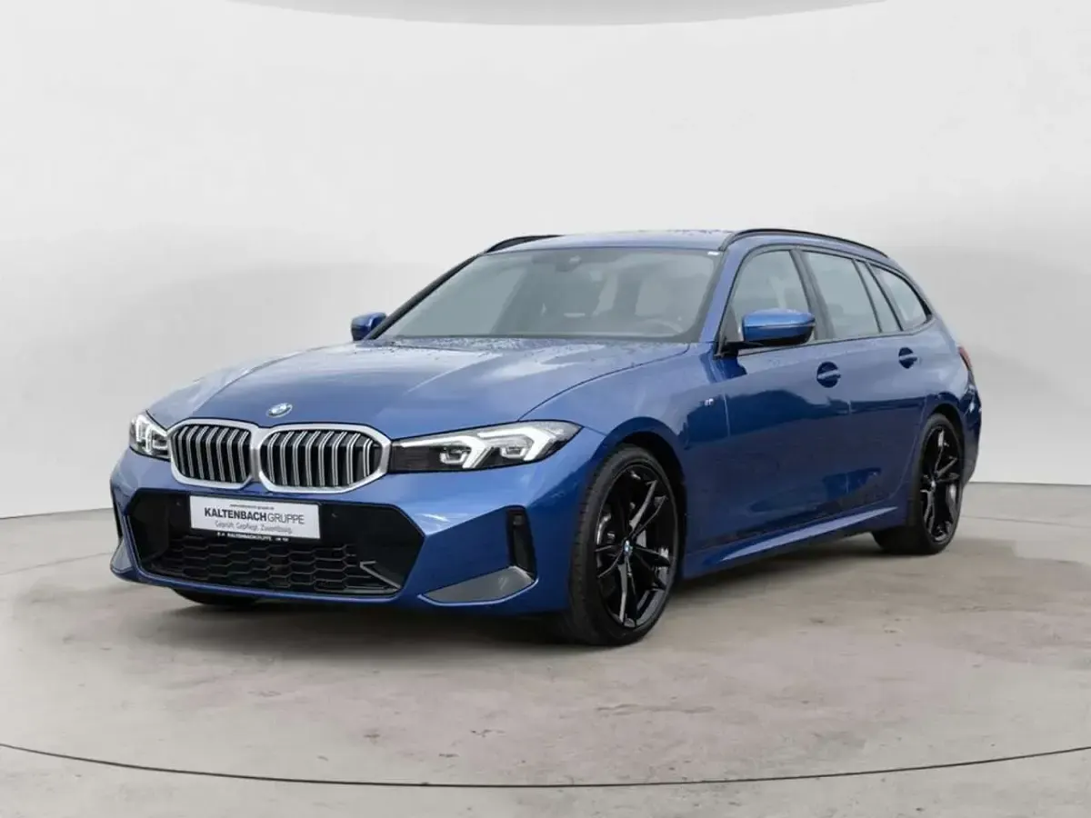 Gebraucht BMW 330 M Sport 286 PS (210 kW) 2022 Blau Kombi