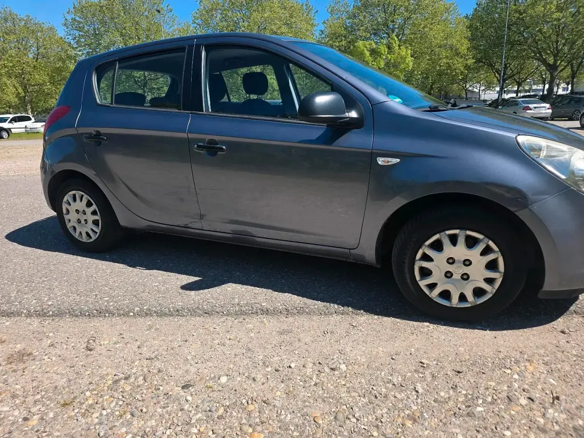 Gebraucht Hyundai i20 77 PS (56 kW) 2009 Grau Kleinwagen